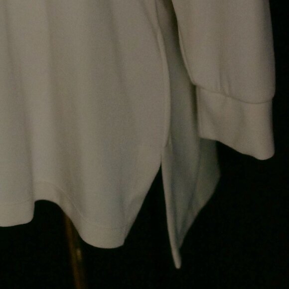 Laura | Tunic Top w Bracelet Sleeve - Picture 5 of 6